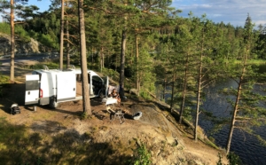 Familie Breitkreuz war mit dem Van in Skandinavien unterwegs. Fotomontage: Privat