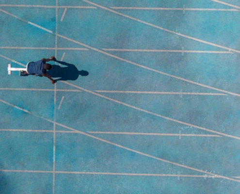 Ein Läufer an der Startlinie; Symbolbild: Getty Images / Rudi Silva / Getty Images