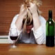 Oft ein Tabu - Alkoholsucht bei Frauen. Symbolbild: GettyImages / CaroleGomez / GettyImages E+
