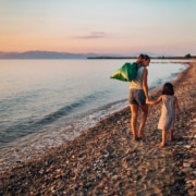 So gelingt ein nachhaltiger Familienurlaub. Symbolbild: Getty Images / Kosamtu